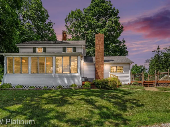 581 S Main St, Vermontville, MI 49096
