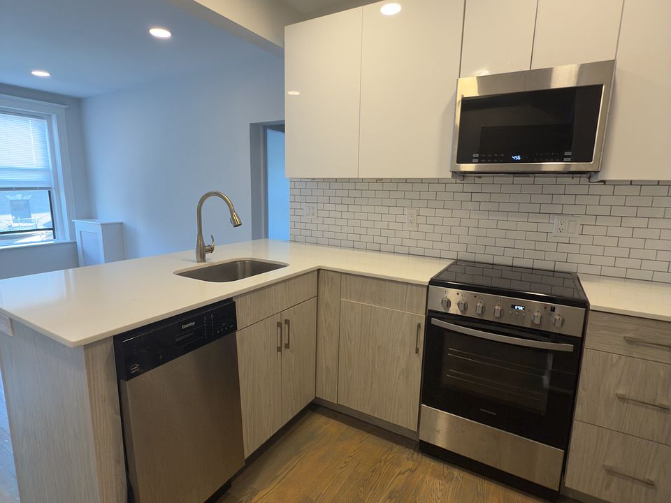1st image of 21 Peterborough St #25A