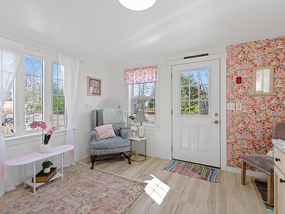 2nd image of 272 Bacon Road