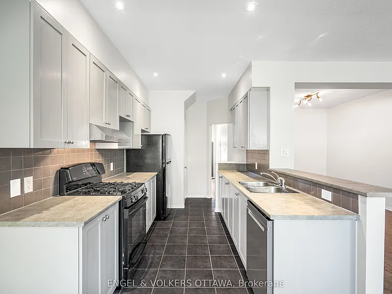 729 Nakina Way — Photo 17