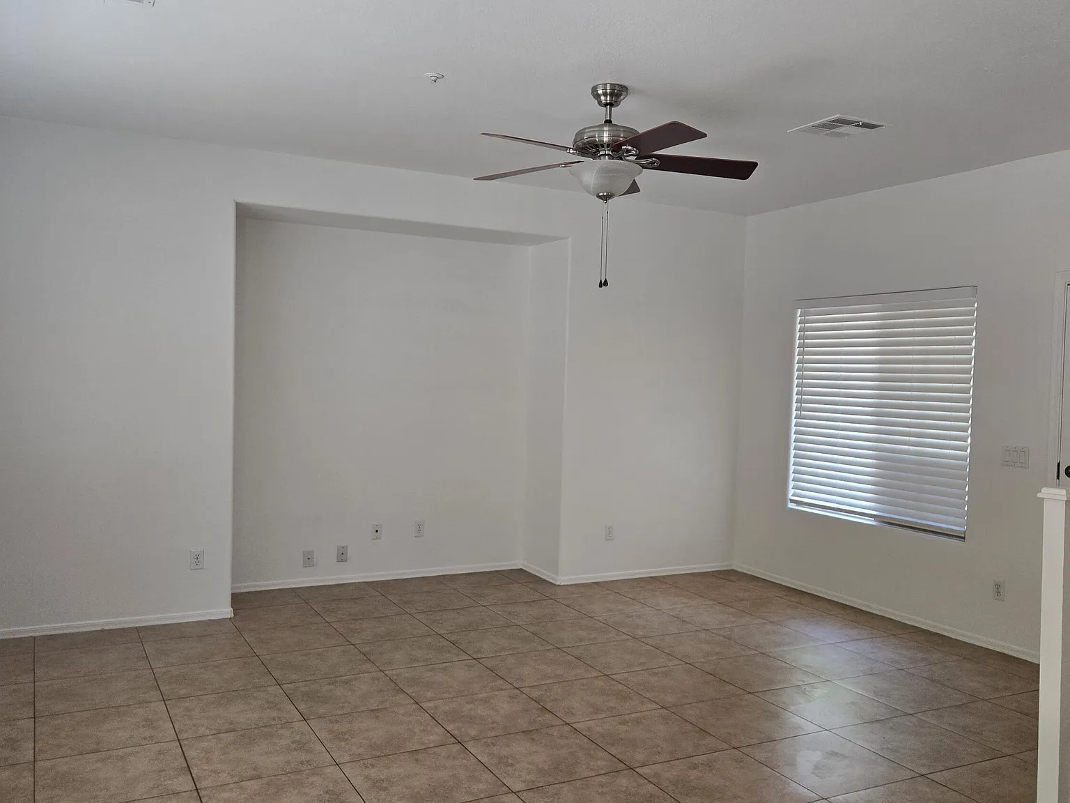 3 bed, 2.5 bath, 1735 sqft, $2,295 — Photo 3