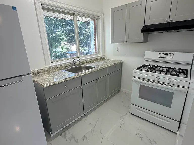177 Benziger Ave #1 — Photo 2