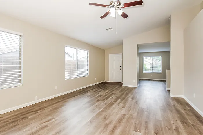 6034 N Castano Dr — Photo 3