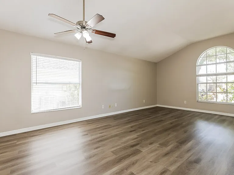 1505 Scotch Pine Dr — Photo 3