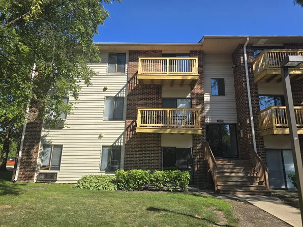 716 Prescott Dr APT 101, Roselle, IL 60172