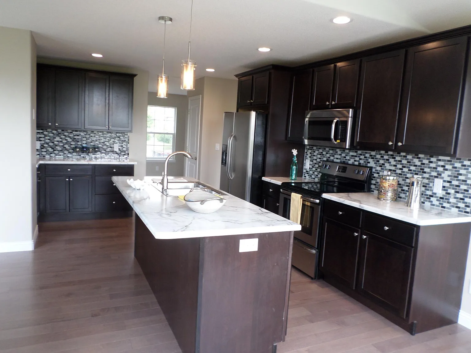 5 bed, 3.5 bath, 2358 sqft, $3,000 — Photo 4