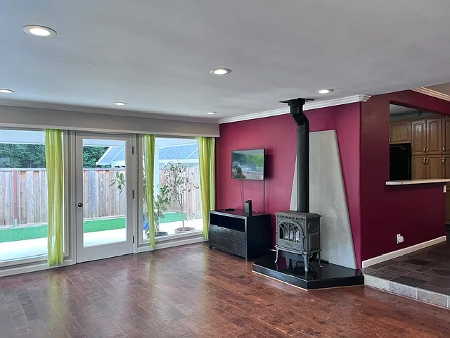 3 bed, 1371 sqft, $4,295 — Photo 3