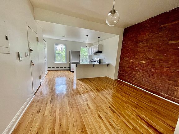 3rd image of 297 Wythe Ave APT 4