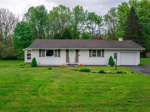15 Kay Pat Dr, Phoenix, NY 13135