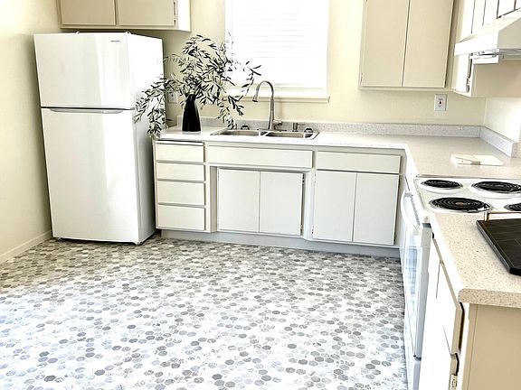 3rd image of 18614 Empire St #5