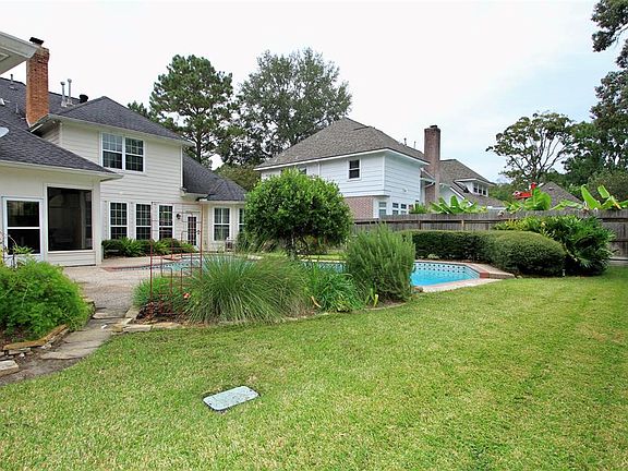 4th image of 5826 Woodland Falls Dr