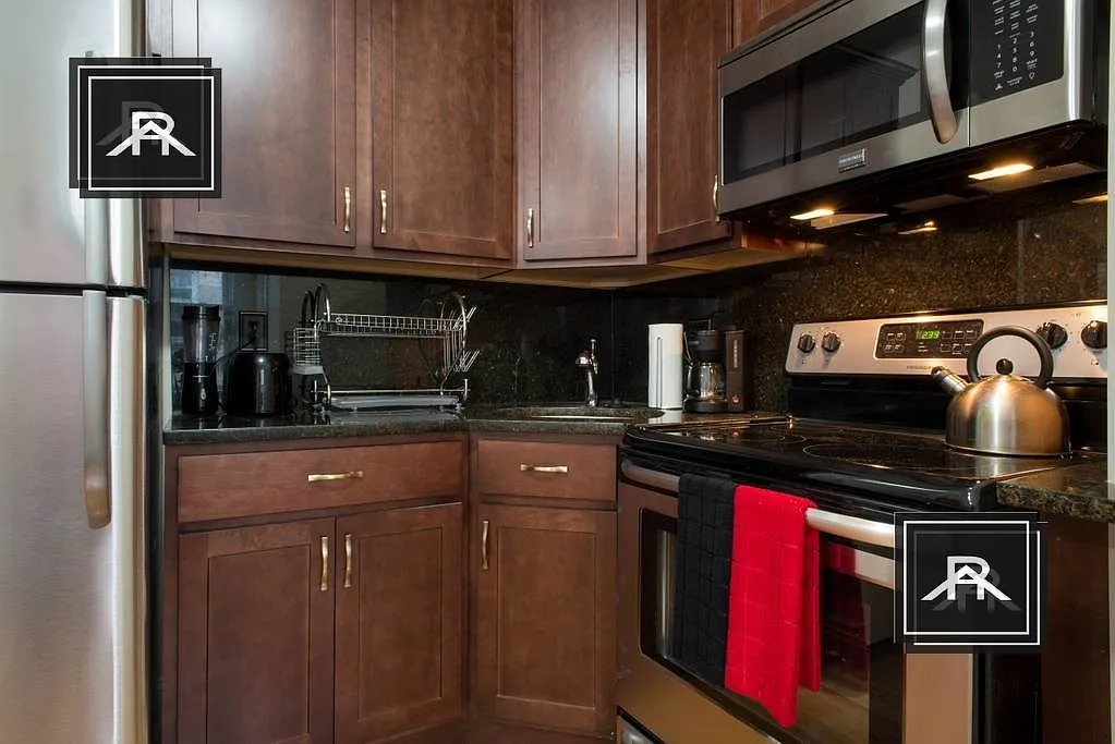2 bed, 1.0 bath, $2,995 — Photo 1