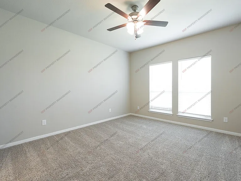 5305 Friars Loop — Photo 11