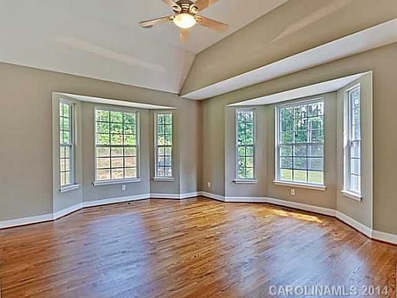 5th image of 125 Whispering Cove Ct