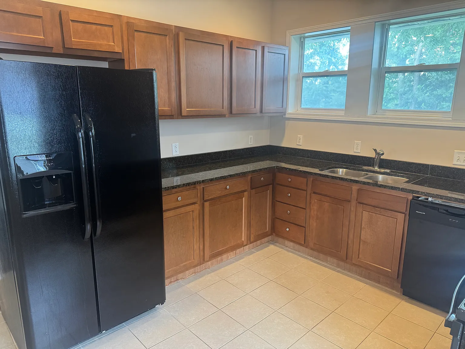 2 bed, 1100 sqft, $975 — Photo 2