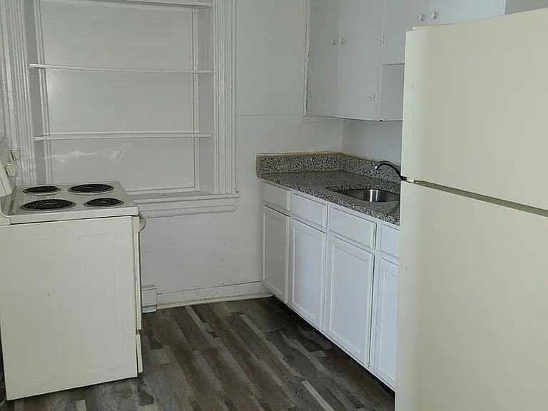 671 Highland Way — Photo 3