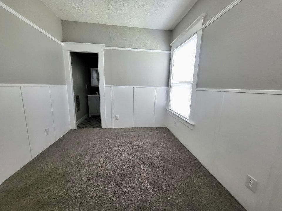 2nd image of 6819 SE Belmont St