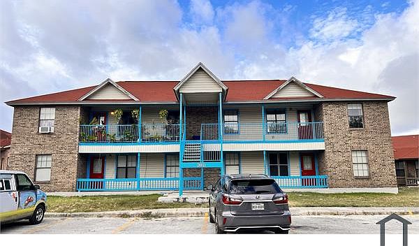 1st image of 6326 Queens Castle APT 3