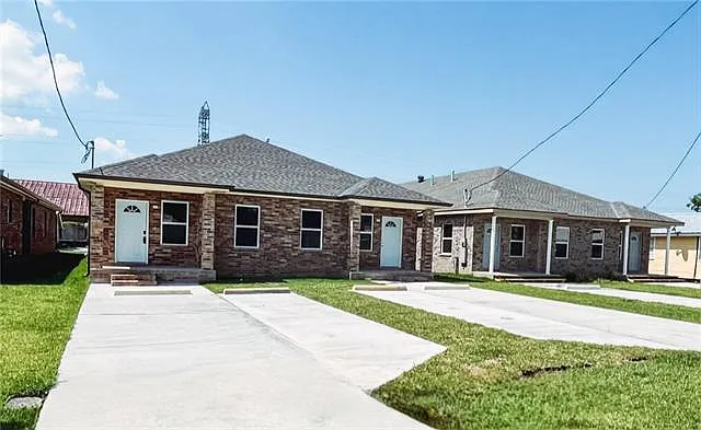 5119 Oak Dr