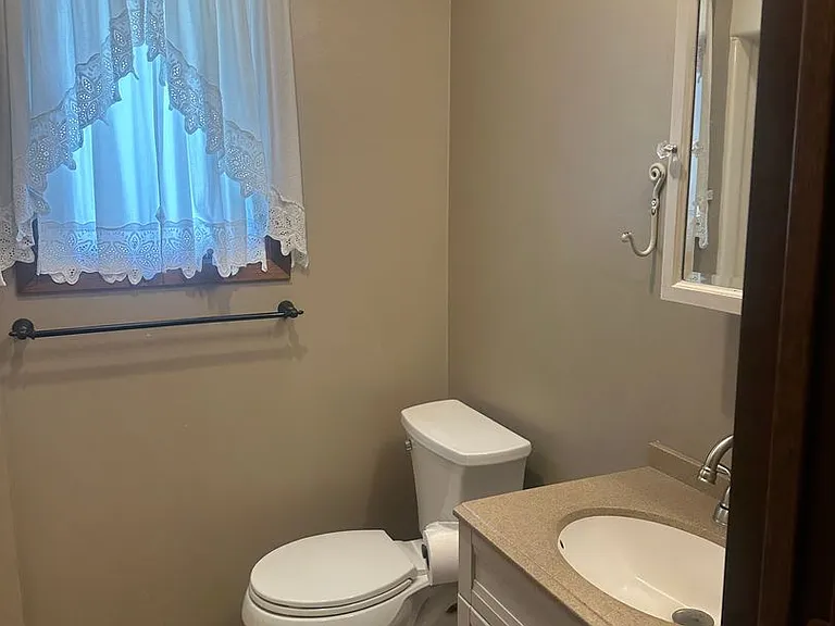 537 Memorial Dr E — Photo 24