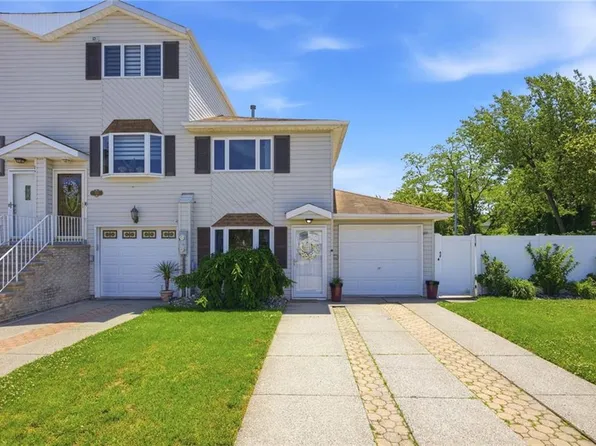 522 Medina St, Staten Island, NY 10306