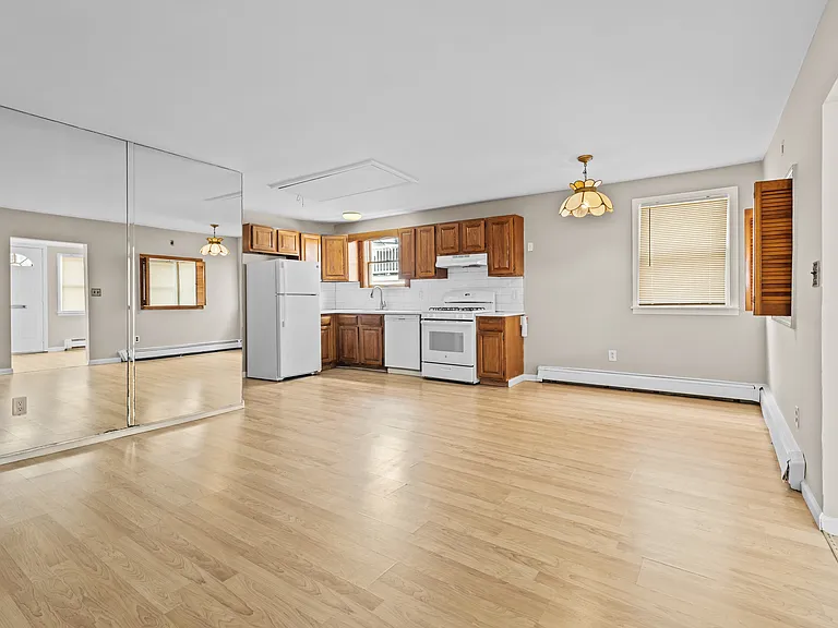 43 Virginia Ave — Photo 7