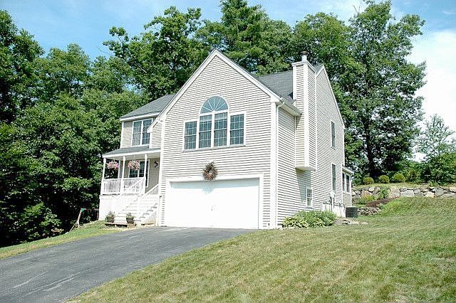 1st image of 13 Lamprey Village Dr