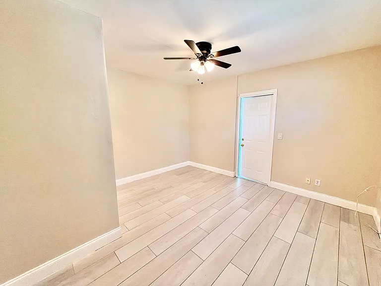 3499 Balboa Cir E — Photo 14