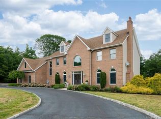 55 Chelsea Cir, Bethany, CT 06524