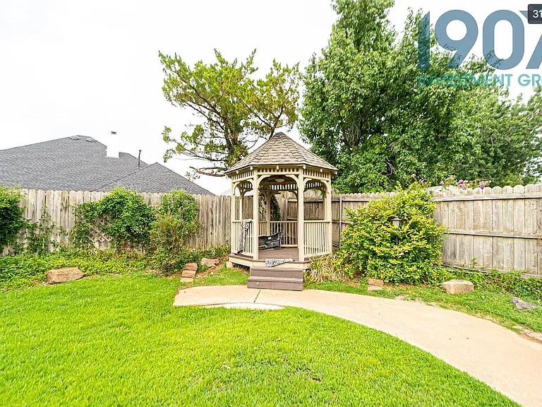 4405 Manchester Ct — Photo 31