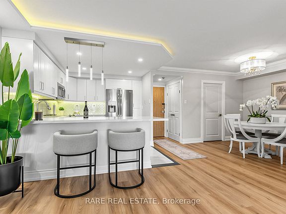 4th image of 7601 Bathurst St #710
