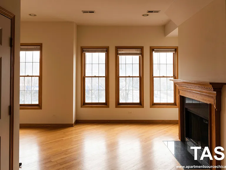 1328 W Diversey Pkwy #2 — Photo 3