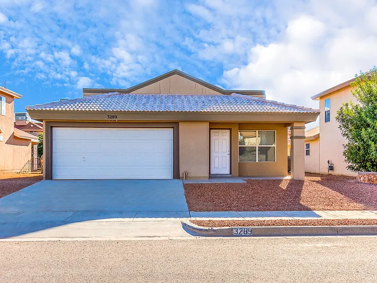 3289 Emerald Point Dr — Photo 1