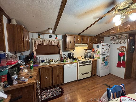 3rd image of 1925 Kemp Rd