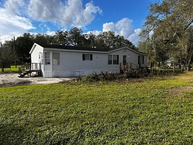 Building Photo - 131 Oak Dr