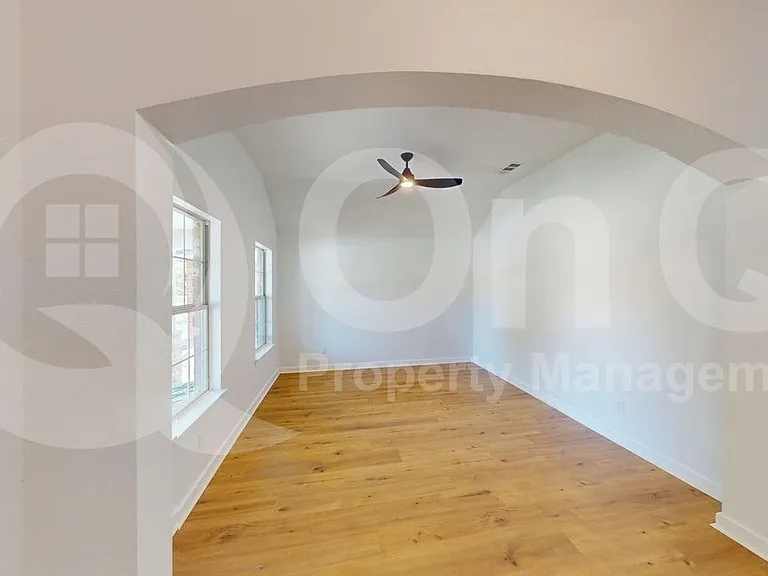 1028 Aviary — Photo 11