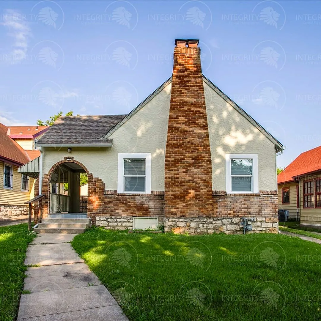 Charming 2 Bedroom Tudor Bungalow with Character to Spare! 6210 Agnes Ave, Kansas City, MO 64130 — Photo 2