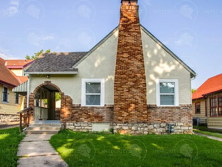 6210 Agnes Ave — Photo 2