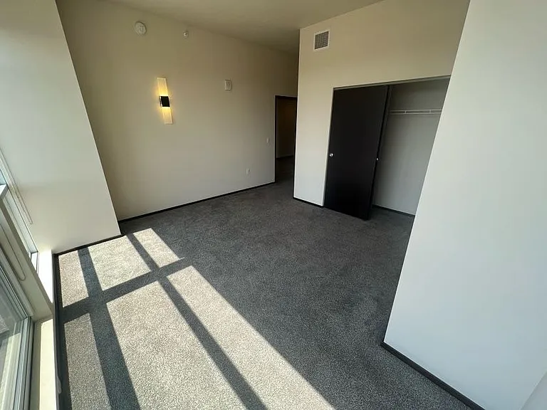 Galaxie High Rise Apartments — Photo 222