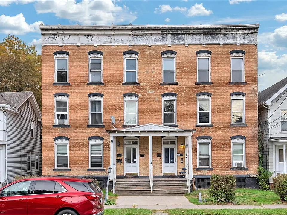 57 1/2 Saratoga Ave #2N