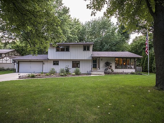 Built in 1978 on nearly half an acre (90x226ft) in the Woodcrest Elementary district, this tri-level home offers a 2.5 car attached garage and mature landscaping all in an established and peaceful neighborhood conveniently located just 5 minutes from Eastman Road shopping corridor, 3 minutes from MidMichigan Medical Center, and 4 minutes from H.H. Dow High School.  