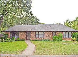 2808 Greenbrook Dr, Arlington, TX 76016