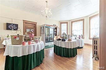4th image of 245 Merchant St