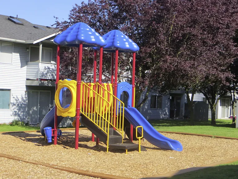 Liberty Square Apartments — Photo 26
