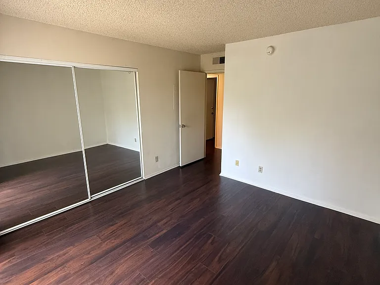 12701 Moorpark St #102 — Photo 6