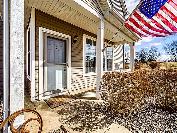 2nd image of 25047 S Clare Cir