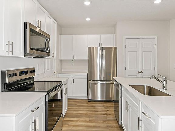 4th image of 3722 King Hill Dr