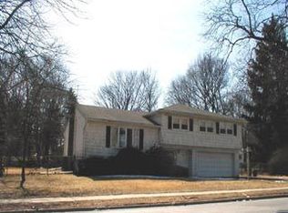 154 Wyckoff Ave, Waldwick, NJ 07463