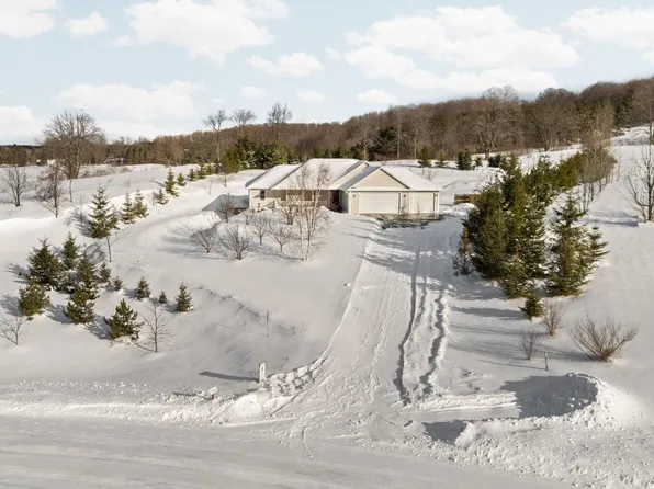 2424 Tyler Hills Dr, Traverse City, MI 49685