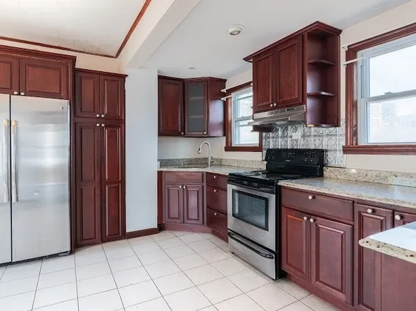 156 Dorchester St, Worcester, MA 01604